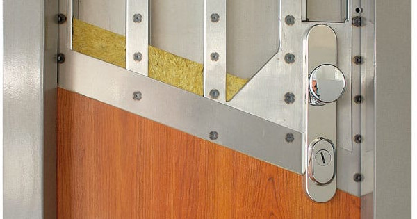 Kvalitné bezpečnostné dvere ochránia to najcennejšie – váš domov. Nepodceňujte ich výber!