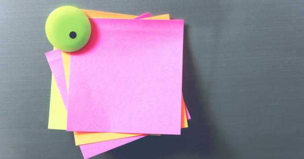 Zaujmite netradičnou stenou: Pomôže magnetická farba, fólia i tapeta